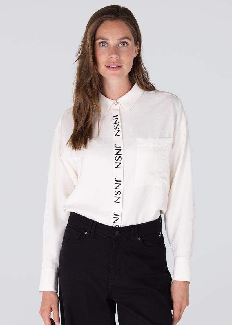 Jansen Amsterdam Lieke glans blouse met geborduurd logo - Wit