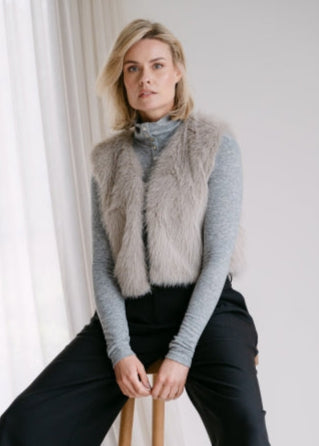 Aimee the Label IslaA5 grey gilet