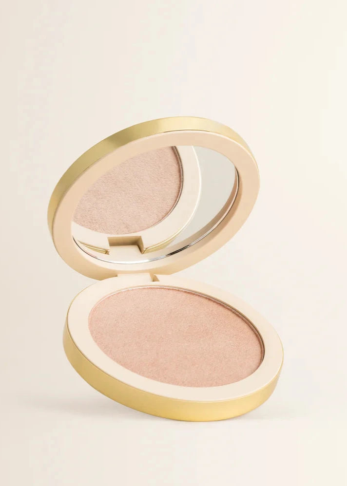 Olcay Gulsen Beauty Make Me Blush