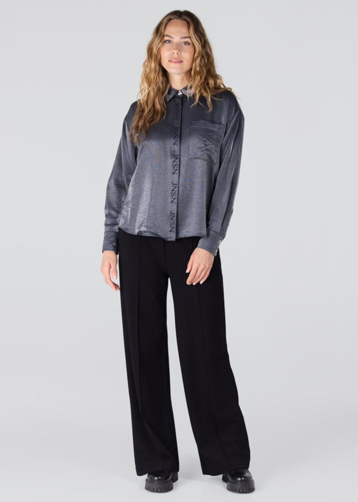 Jansen Amsterdam Lieke glans blouse met geborduurd logo - Antraciet