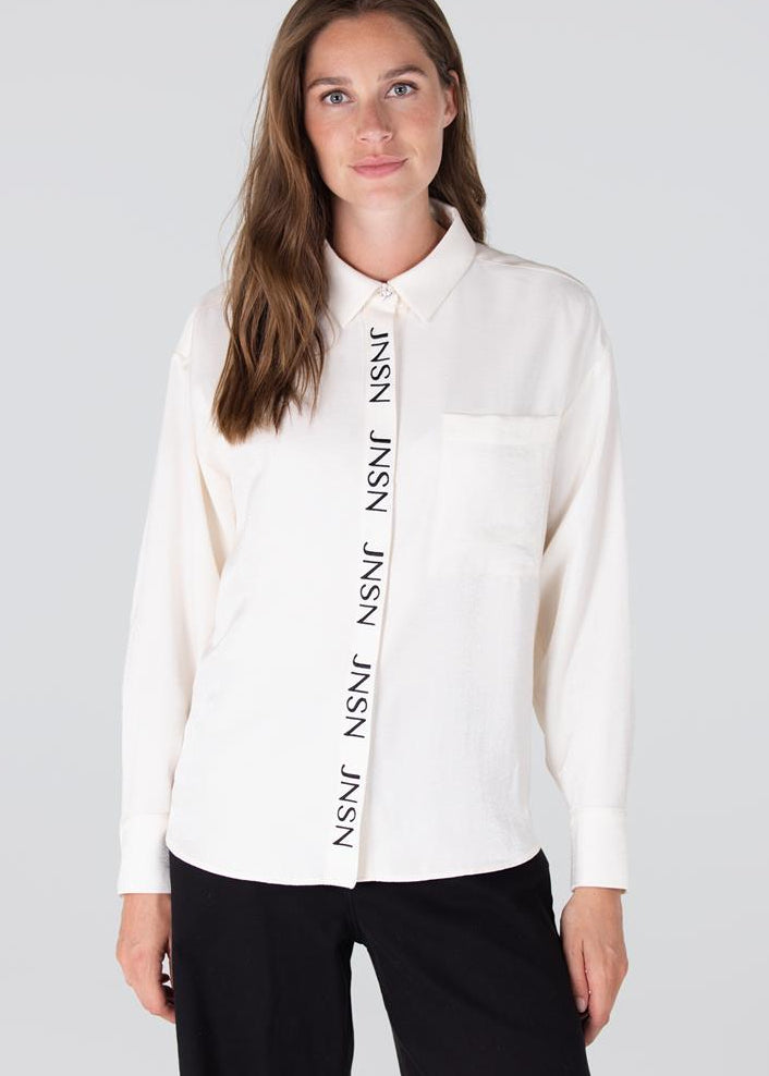 Jansen Amsterdam Lieke glans blouse met geborduurd logo - Wit