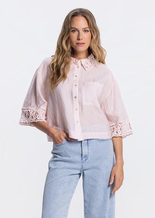Jansen Amsterdam Phebe blouse met crochet details in Lichtroze