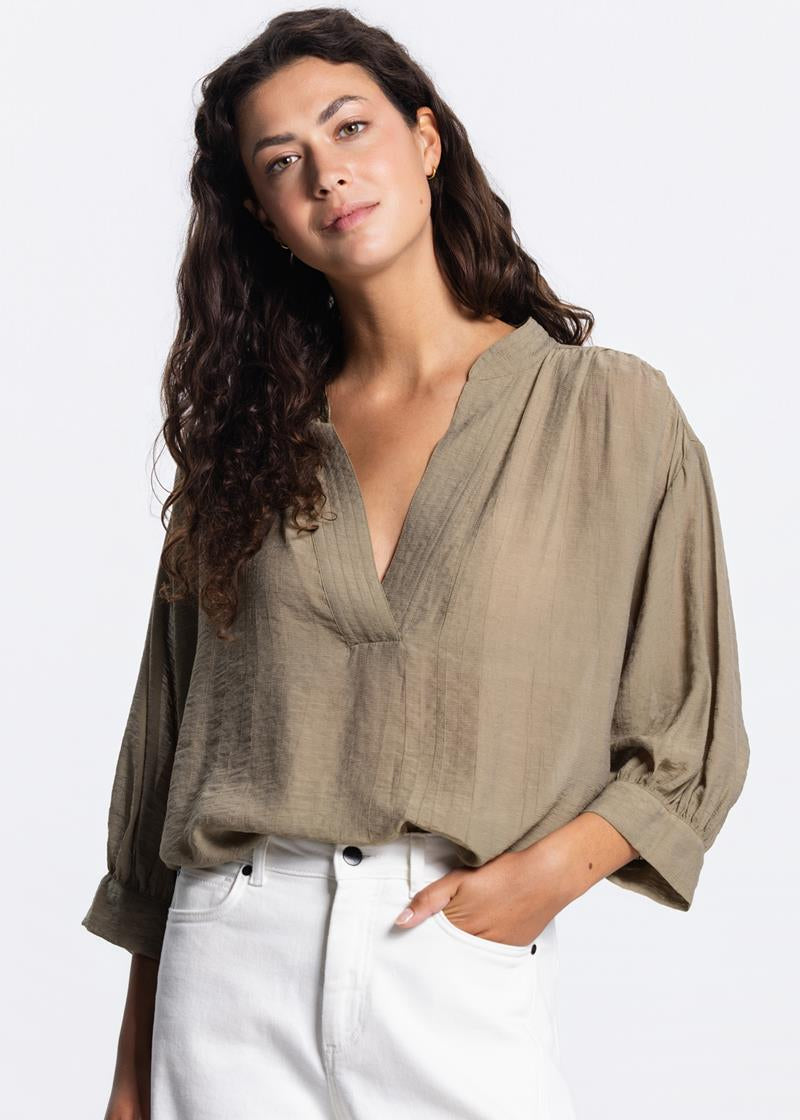 Jansen Amsterdam Pem transparante v-hals blouse in Legergroen