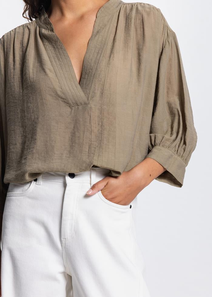 Jansen Amsterdam Pem transparante v-hals blouse in Legergroen
