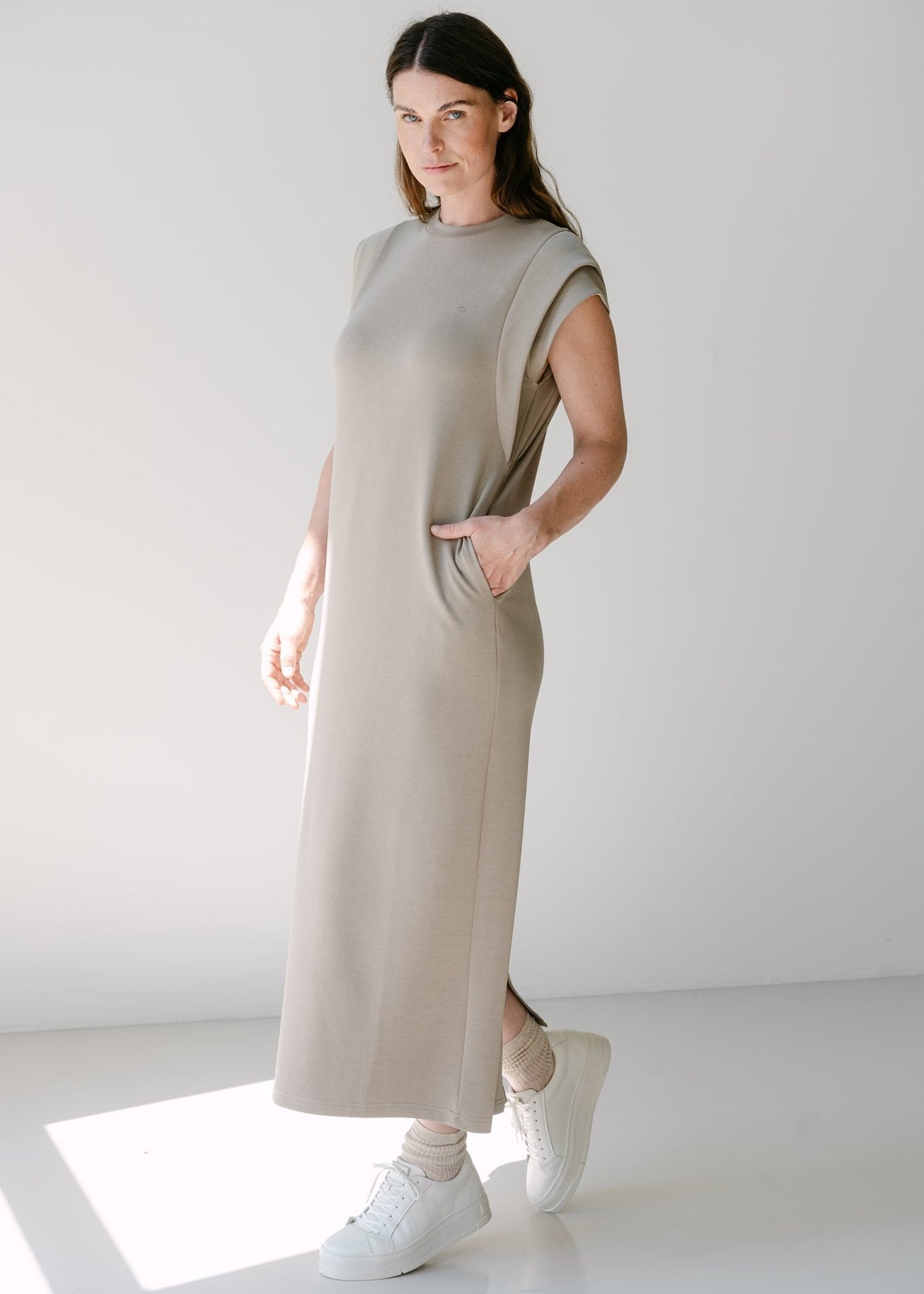 Aimee the Label SilvanaS6 Taupe Jurk