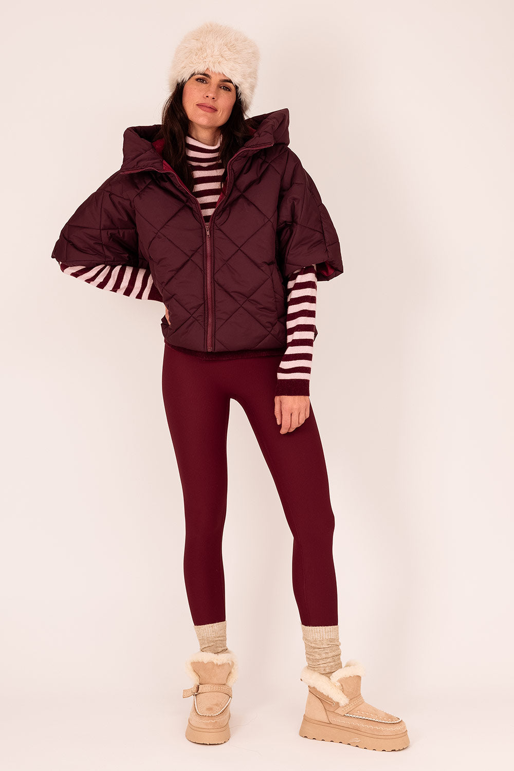 Turquoise bodywarmer burgundy korte mouw