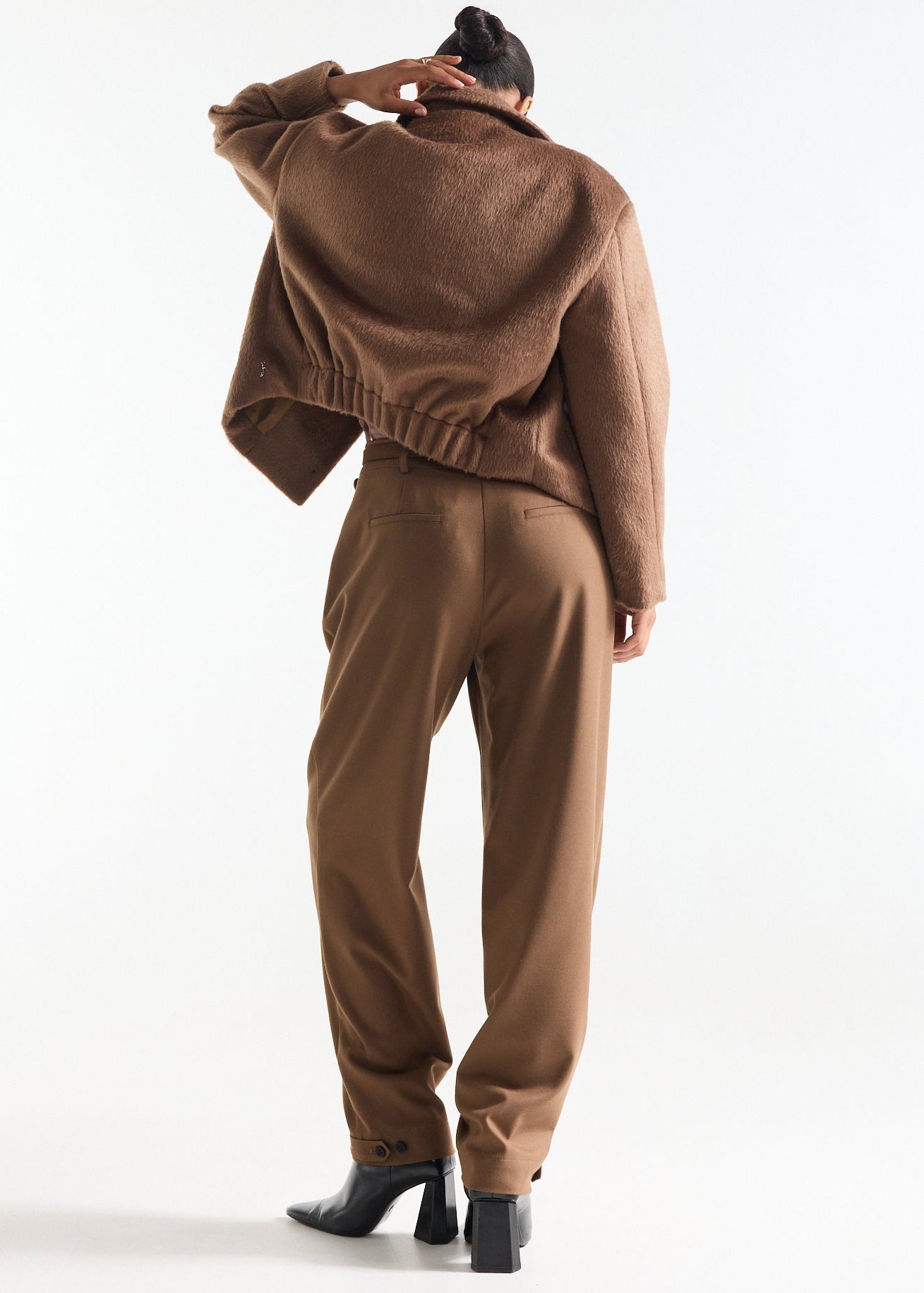 Jansen Amsterdam IARA BROEK barrel long button strap at bottom&nbsp;