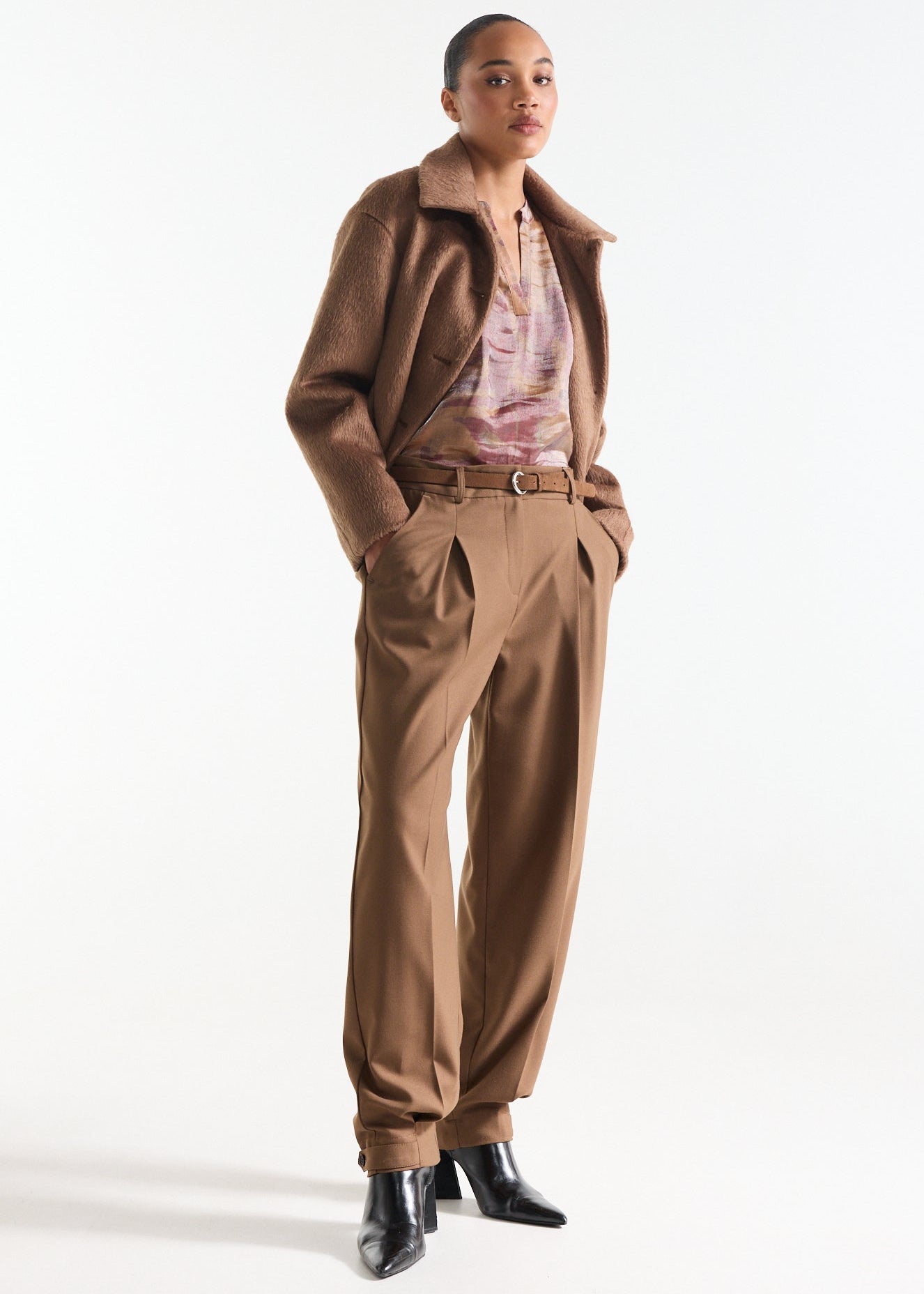 Jansen Amsterdam IARA BROEK barrel long button strap at bottom&nbsp;