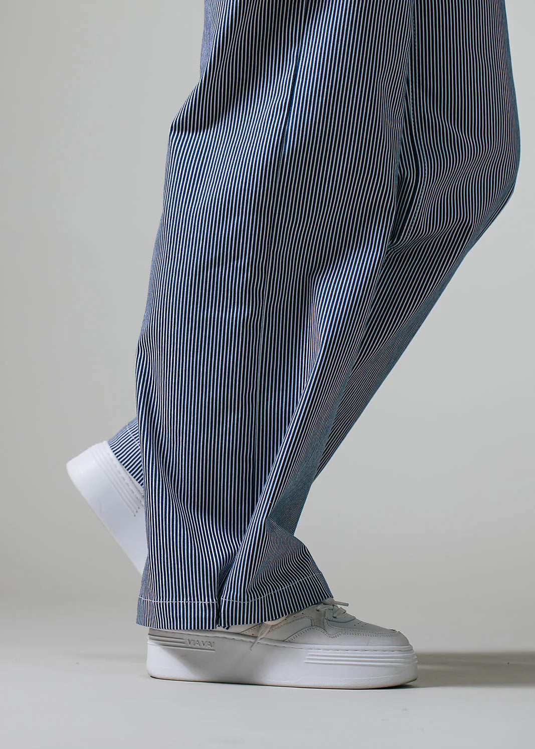 Label Dot Robert | Blauw / Wit