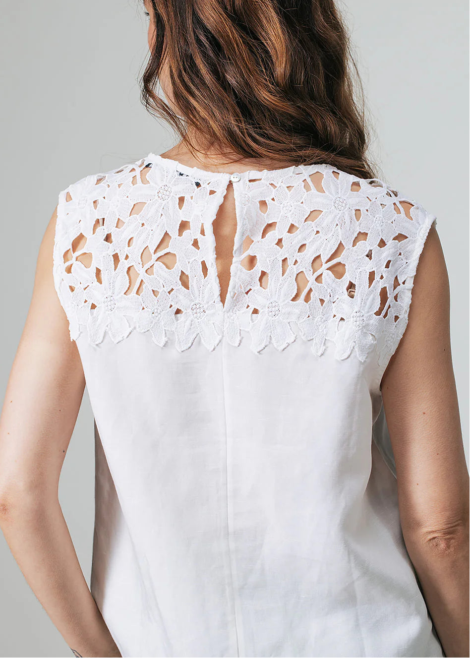 Label Dot top Merel Lace | Wit