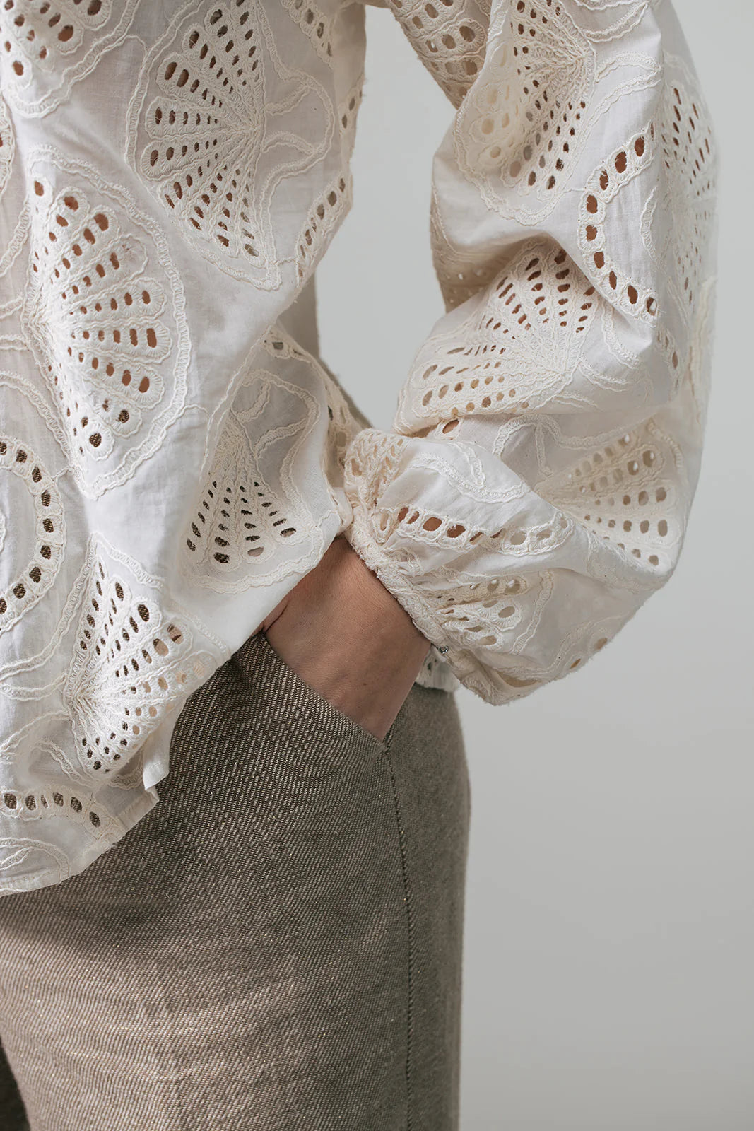 Label Dot Anneke | Off white