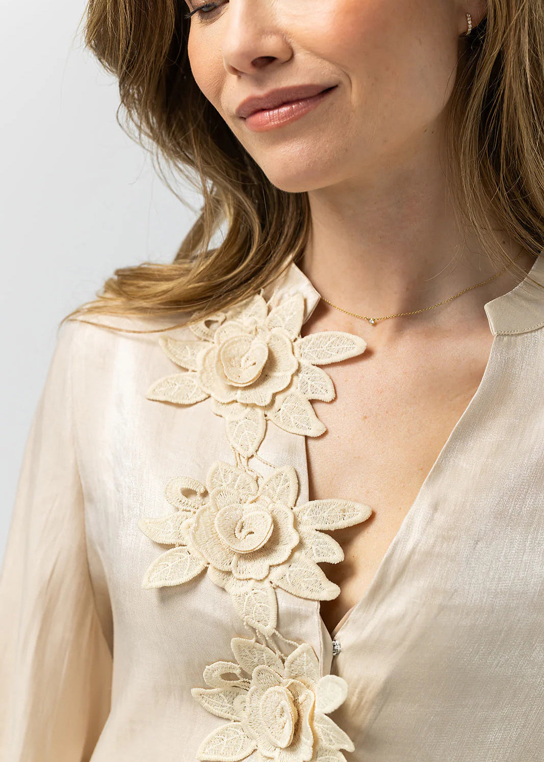 Label Dot Ally Blouse | Off white
