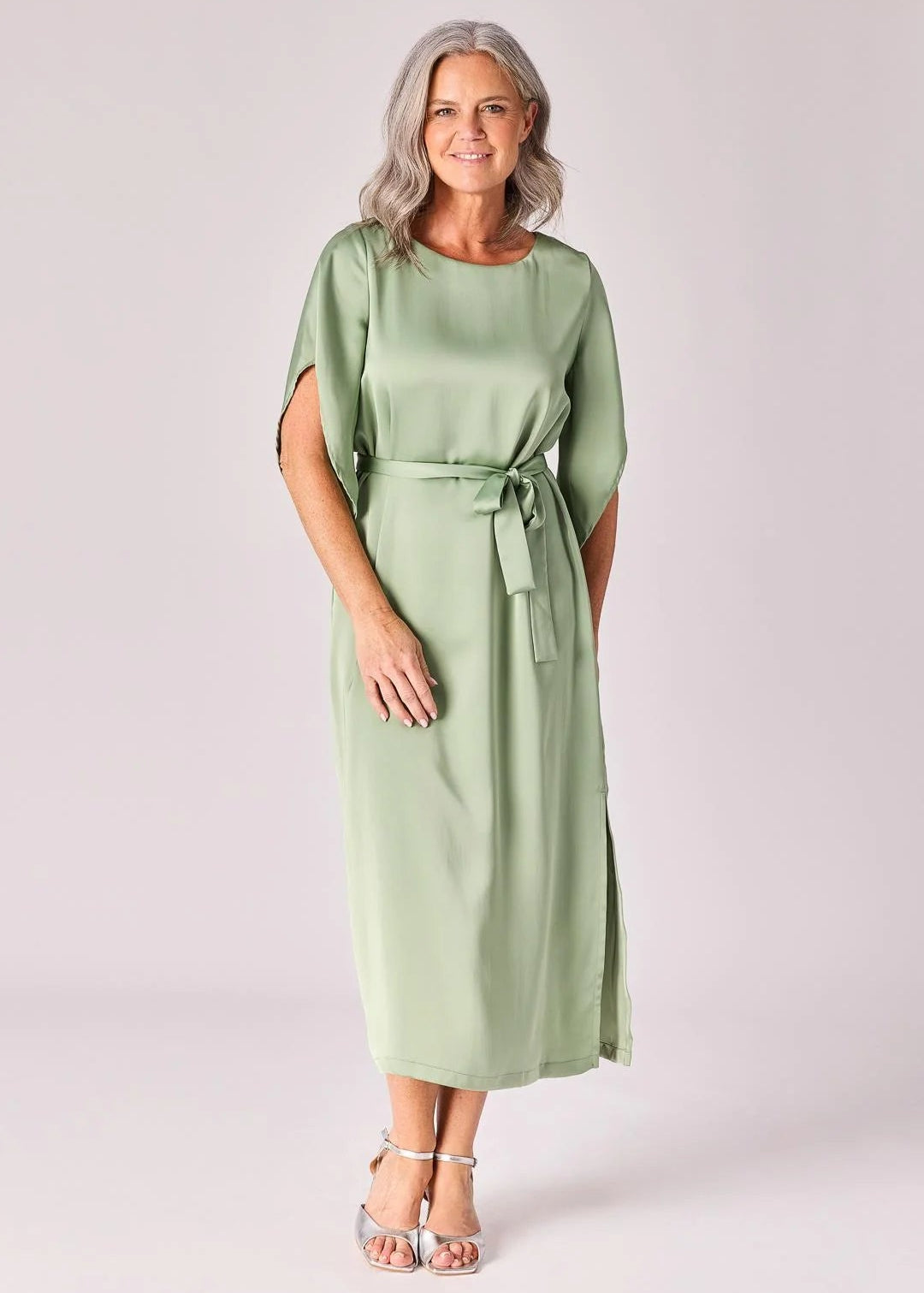 Lalotti Satijnen jurk met taillelint - Sage green