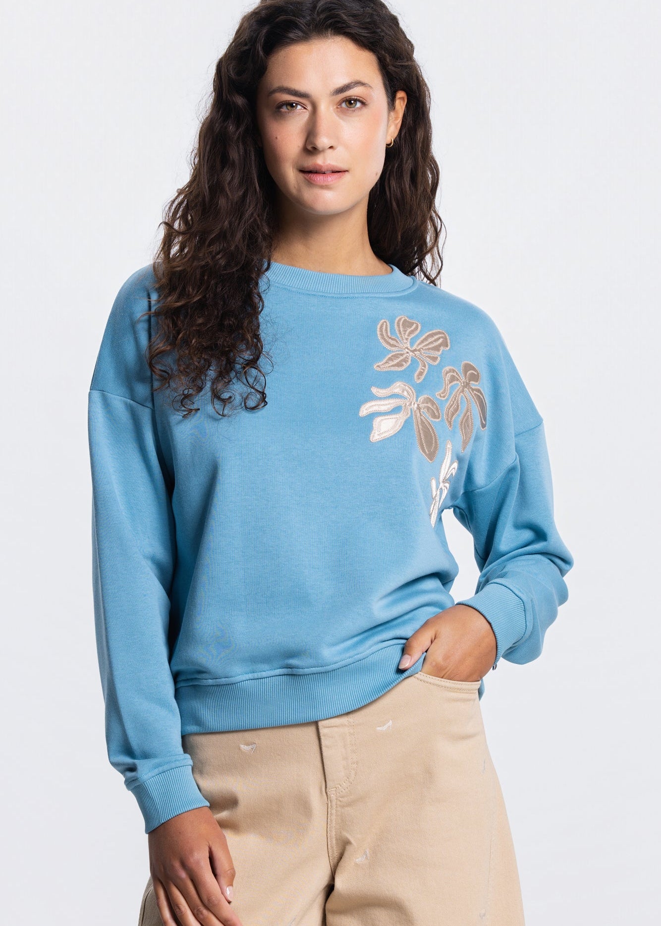 Jansen Amsterdam MAIKA TRUI SW 165 sweat long sleeve satin flowers embroidery MAIKA SS26