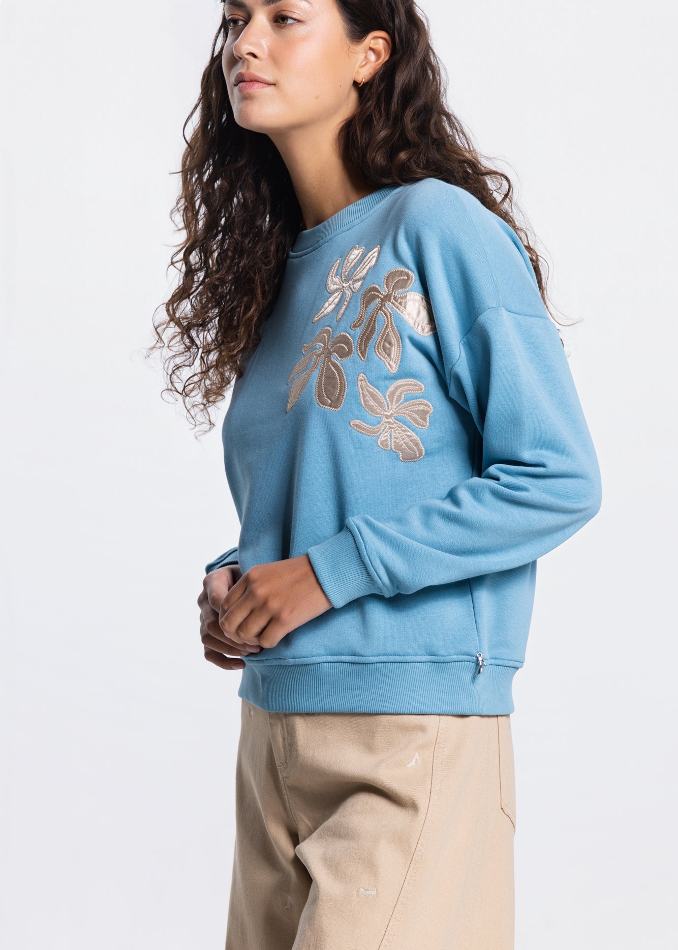 Jansen Amsterdam MAIKA TRUI SW 165 sweat long sleeve satin flowers embroidery MAIKA SS26