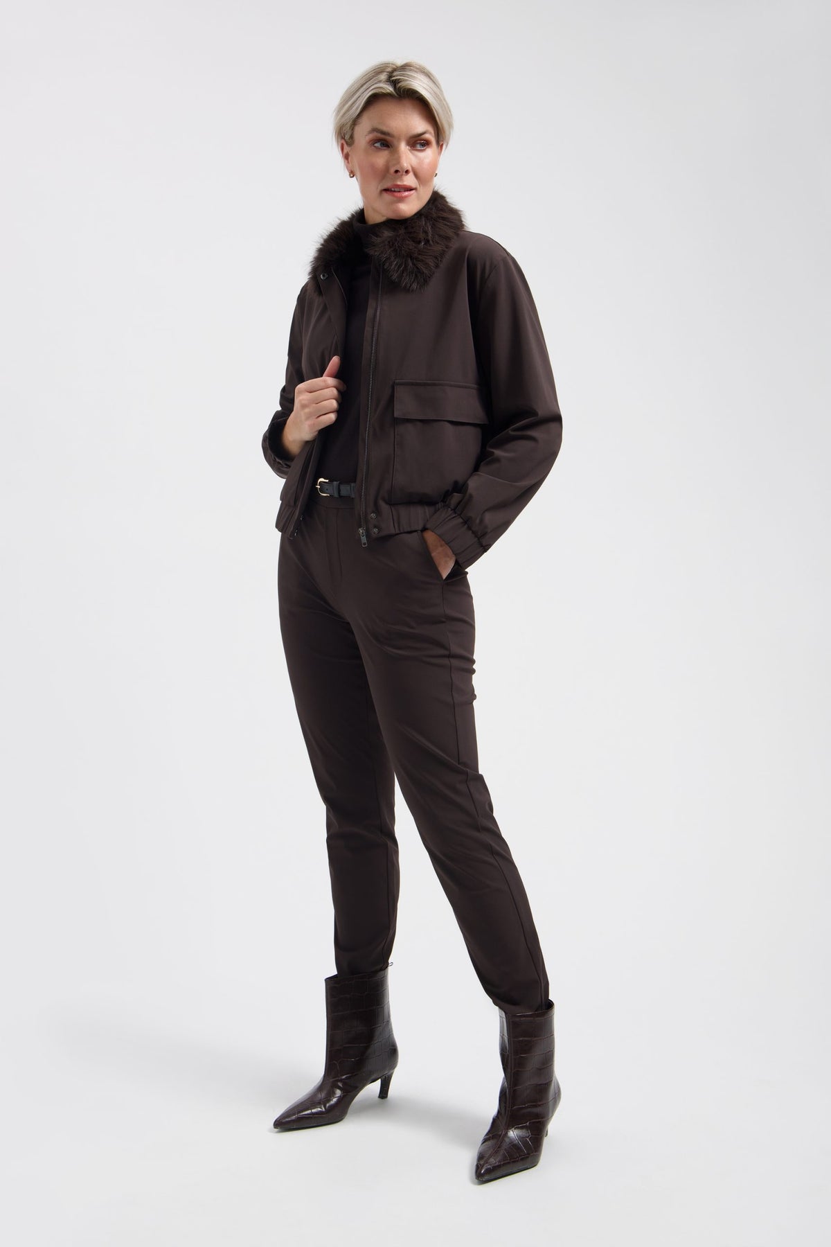 Lady Day – Scout Travel Trousers – Dark brown